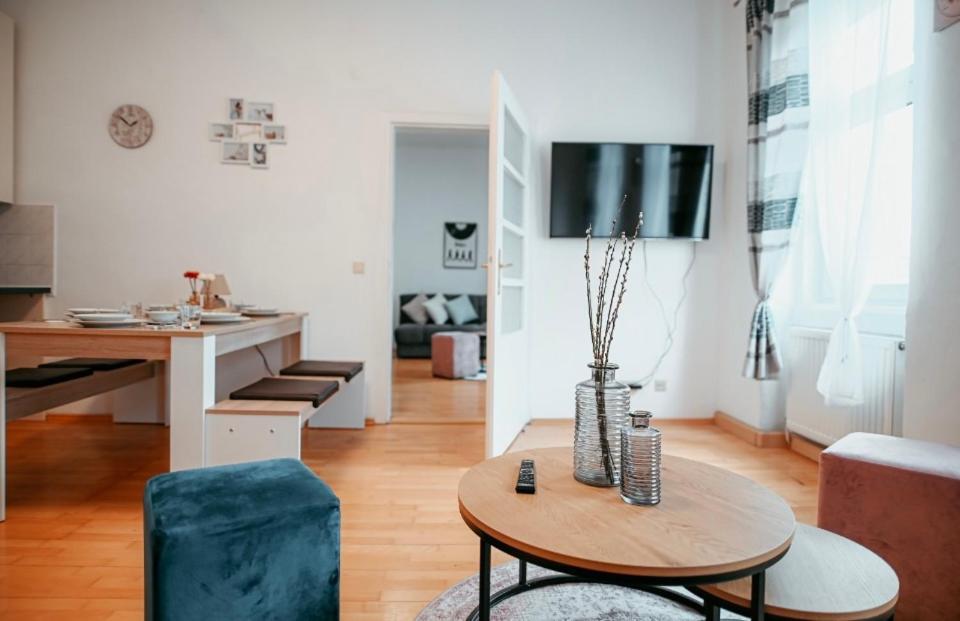 Raimond Apartment Top 27 Виена Екстериор снимка