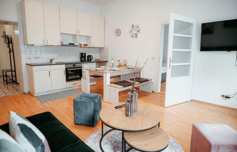 Raimond Apartment Top 27 Виена Екстериор снимка